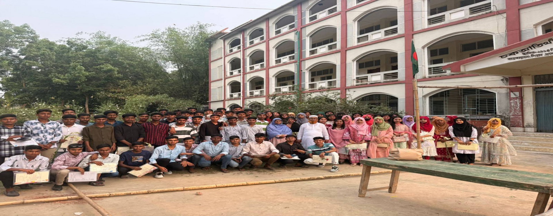 এস,এস,সি-২০২৬ ব্যাচের শিক্ষার্থীদের সঙ্গে প্রধান শিক্ষক